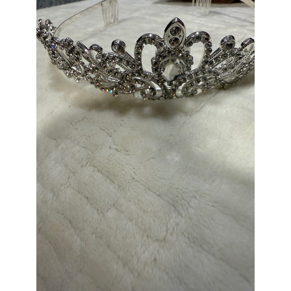 Sparkling Crystal Rhinestone Princess metal Tiara Crown Silver Tone Bridal - Picture 8 of 8